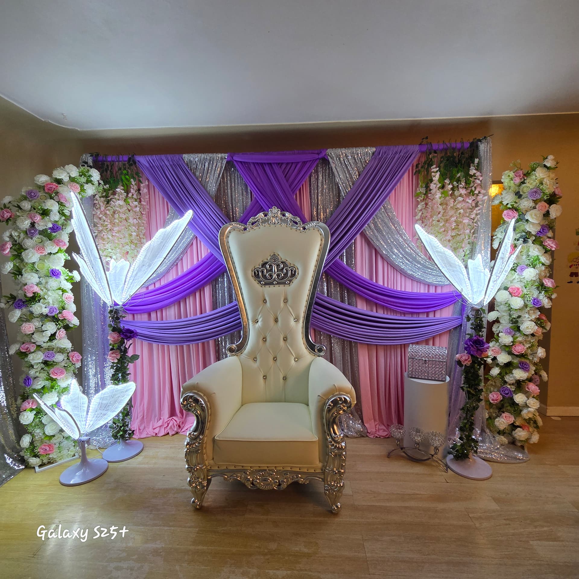 Sillas Trono — photo 1